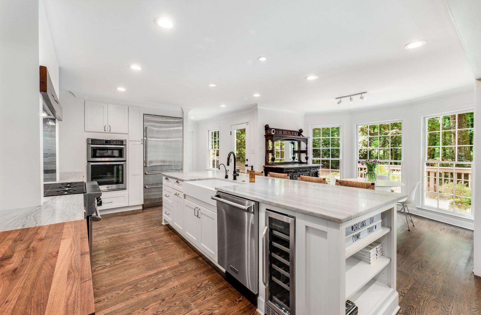 Professionally presented Atlanta home kitchen